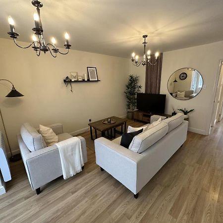 Charming 2-Bed Apartment In Danbury Essex チェルムスフォード エクステリア 写真