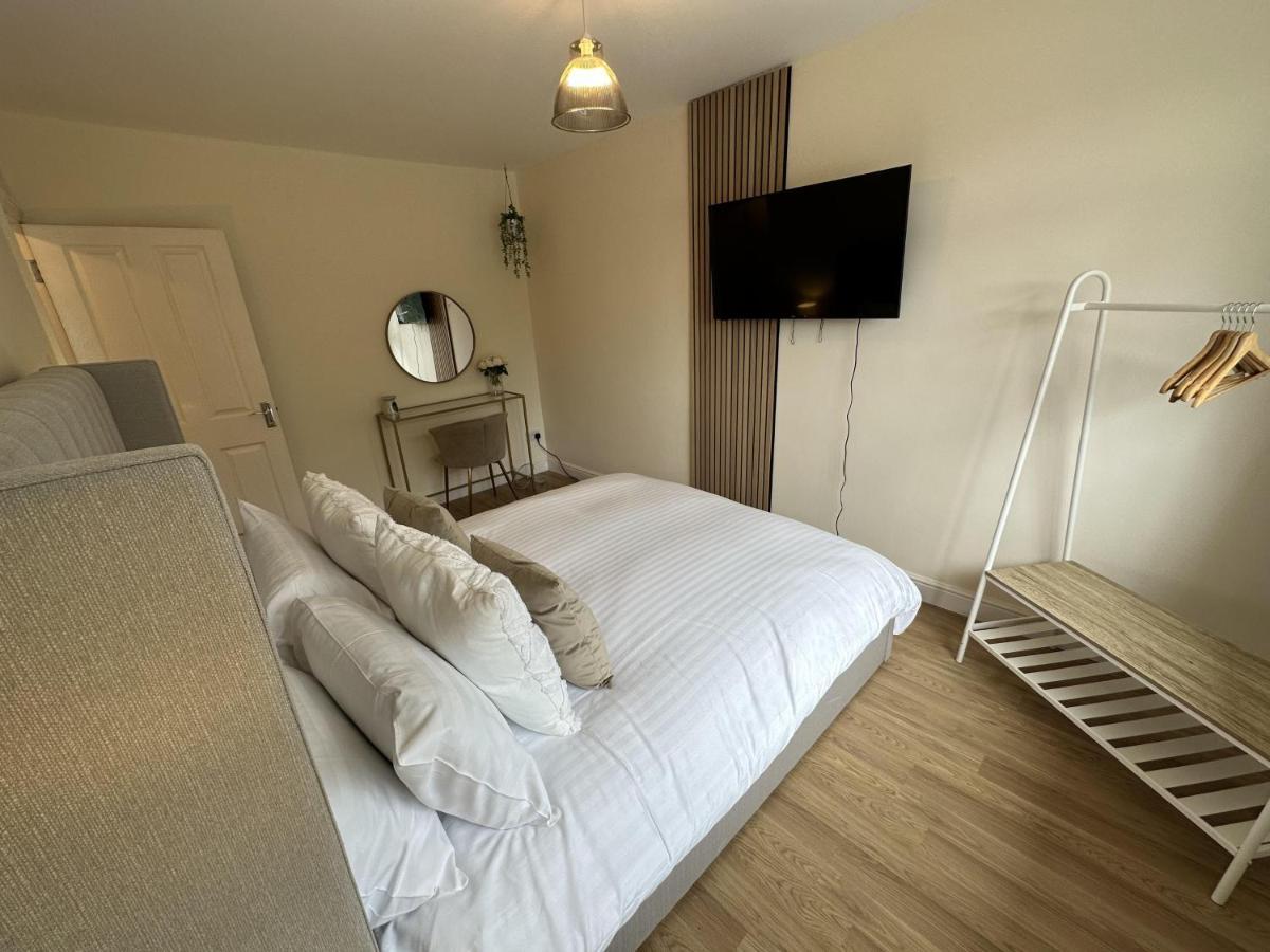 Charming 2-Bed Apartment In Danbury Essex チェルムスフォード エクステリア 写真