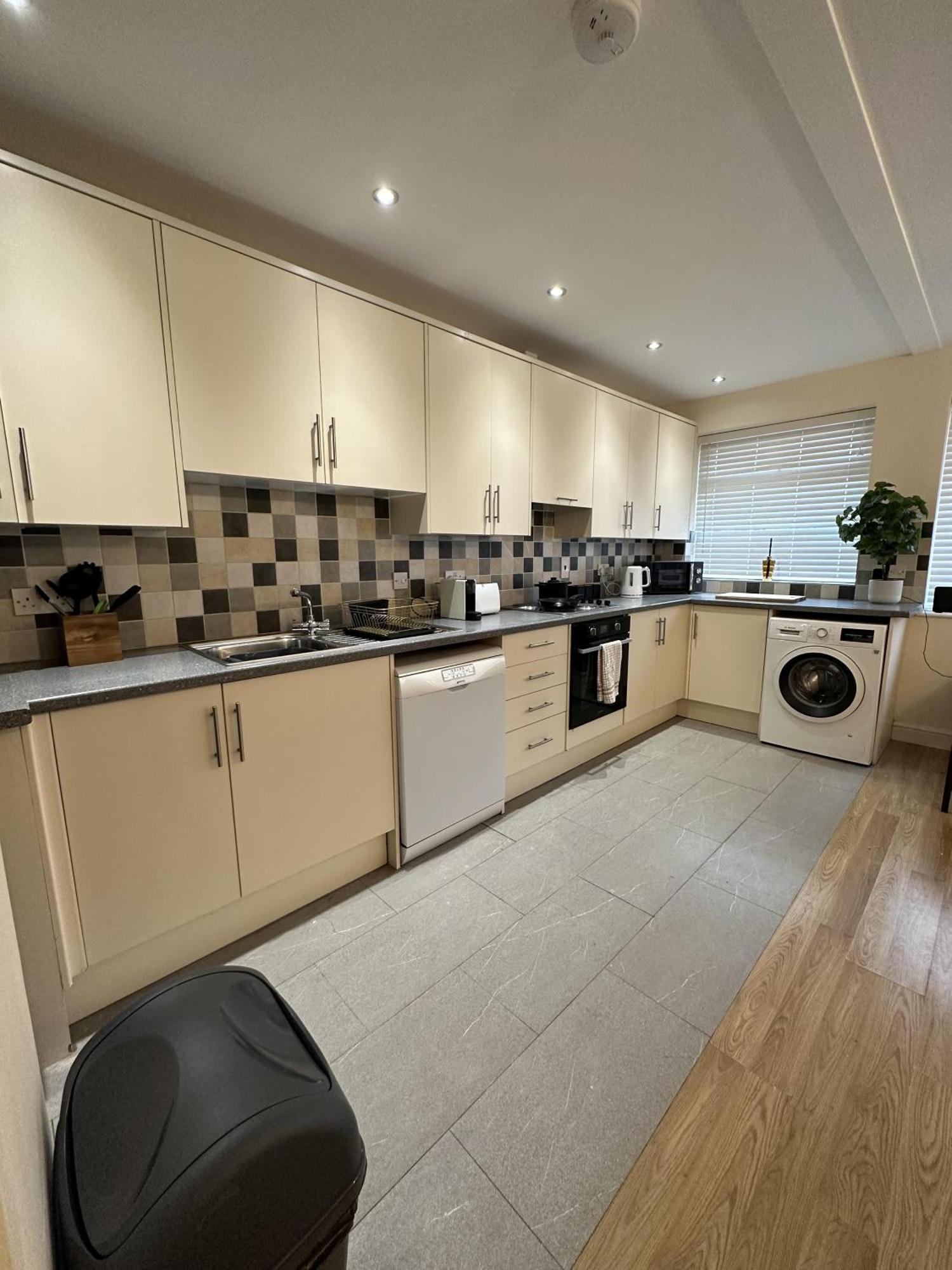 Charming 2-Bed Apartment In Danbury Essex チェルムスフォード エクステリア 写真
