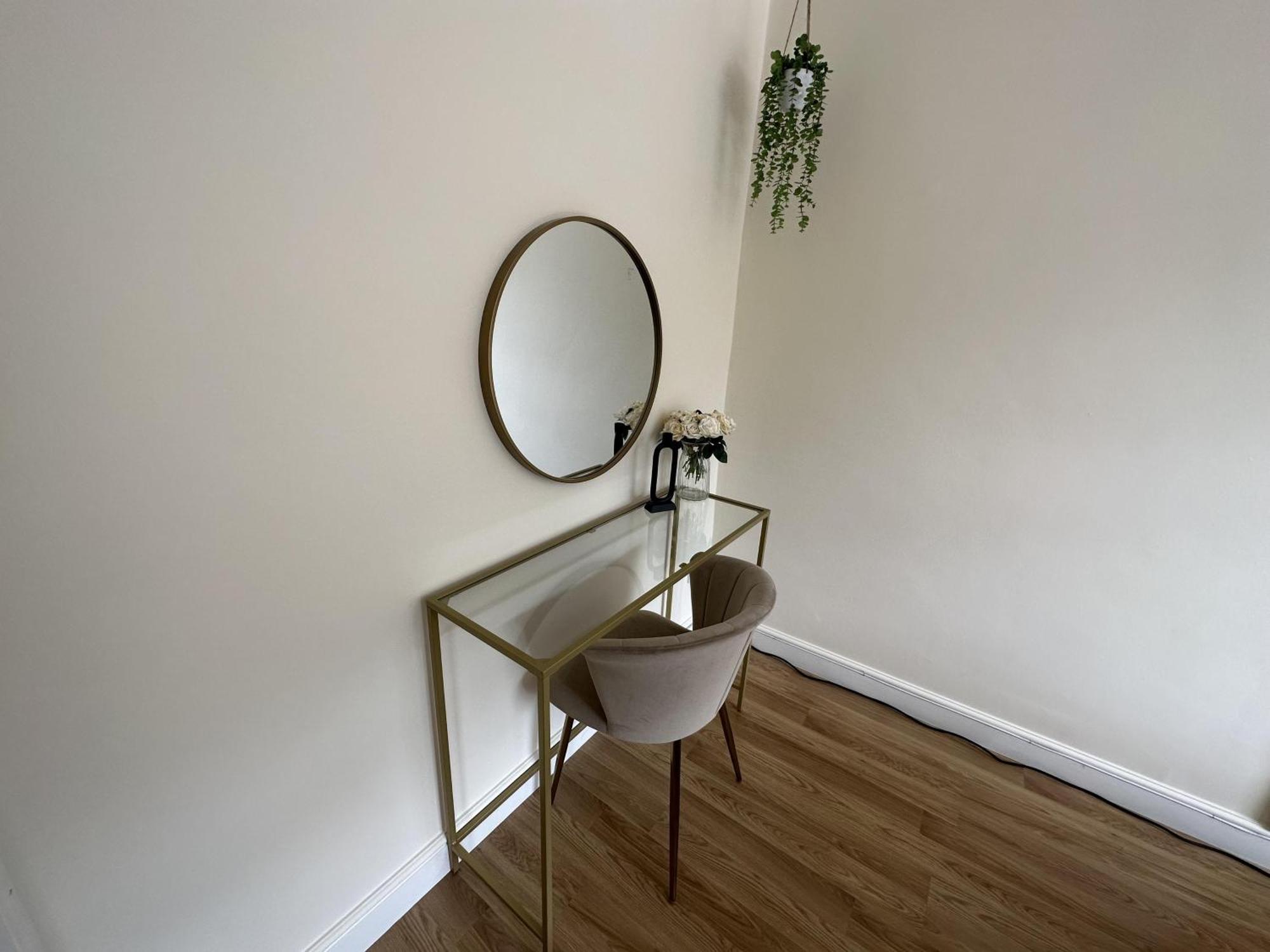 Charming 2-Bed Apartment In Danbury Essex チェルムスフォード エクステリア 写真